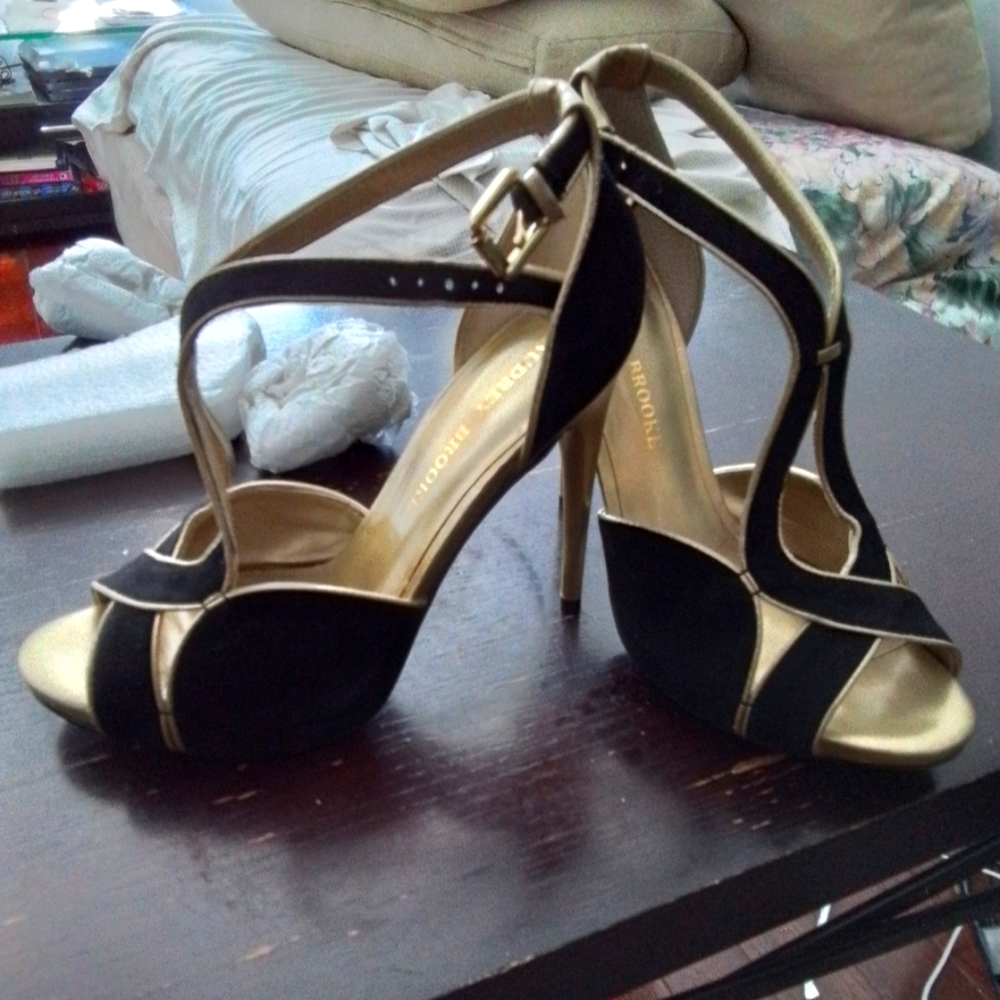 Heeled shoes